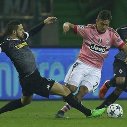 Hernanes Dikartu Merah, Juve Imbang 1-1 Lawan Gladbach