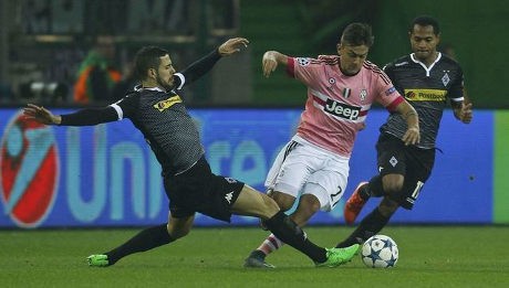 Hernanes Dikartu Merah, Juve Imbang 1-1 Lawan Gladbach