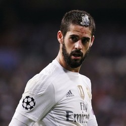 Empat Kali Ganti Kaus dan Sembilan Jahitan di Kepala untuk Isco