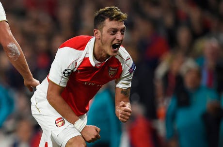 Puja-Puji Lahm untuk Oezil