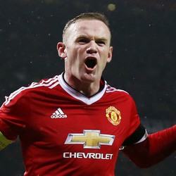 Capai 237 Gol, Rooney Sejajar Denis Law