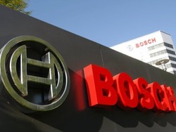 Bosch Bikin Teknologi Pencegah Mobil Tabrak Pejalan Kaki