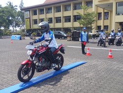 Tidak Punya SIM, Pelajar di Bandung Tetap Nekat Naik Motor