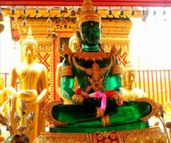 Ada Patung Buddha dari Giok di Thailand