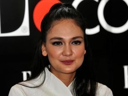 Kata Luna Maya Soal Selfie Bareng Cut Tari