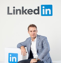 LinkedIn Angkat Bos Baru