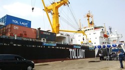 Tol Laut Surabaya Angkut Sembako ke Kota-kota di Papua
