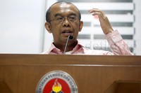 Pada pertemuannya dengan delegasi FIFA dan AFC di Istana Negara hari Senin (2/11) kemarin, Presiden Joko Widodo yang didampingi Menpora Imam Nahrawi mengusulkan membentukan tim khusus supaya komunikasi di antara mereka terjalin lebih baik, dalam rangka pembenahan sepakbola Indonesia.