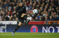 Ibrahimovic gagal mengkonversi peluang menjadi gol. Reuters/Sergio Perez.