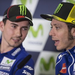 Rossi dan Lorenzo Bakal Gelar Konferensi Pers Terpisah