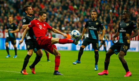 Mertesacker: Arsenal Kurang Berani Menekan Bayern