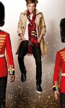 Sikap Sopan Romeo Beckham yang Bikin Rosie Huntington-Whiteley Gemas