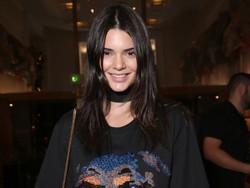 Ultah ke-20, Kendall Jenner Pamer Mobil Klasik Rp 1,3 M