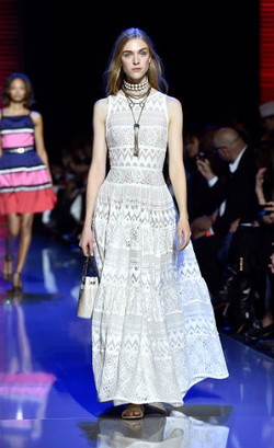 Usia 40 Tahun Tetap Fashionable dengan Inspirasi Fashion dari Runway