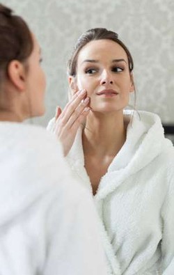 Akupunktur Wajah Bisa Atasi Jerawat Hingga Samarkan Keriput