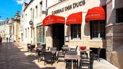 Pria Ini Didenda Gara-gara Tulis Ulasan Palsu Sebuah Restoran