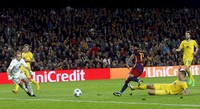 Di luar gol, kedua pemain depan Barca itu sama-sama menyumbang 1 assist. Neymar menciptakan assist untuk gol Suarez dan, sebaliknya, Suarez menciptakan assist untuk gol kedua Neymar. REUTERS/Albert Gea.