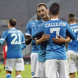 Gilas Midtjylland, Napoli Lolos ke Babak 32 Besar