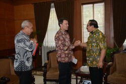 Gubernur Jatim Ingatkan ExxonMobil Tak Cemari Lingkungan