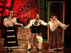 Makna Warna Kostum di Pentas Inspektur Jenderal Teater Koma