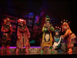 Teater Koma Gunakan Artistik Sandiwara Cirebon di Panggung Inspektur Jenderal