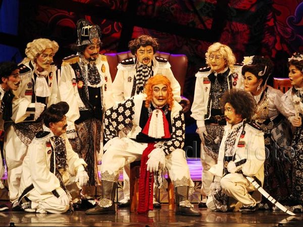 Korupsi Berjamaah ala Teater Koma
