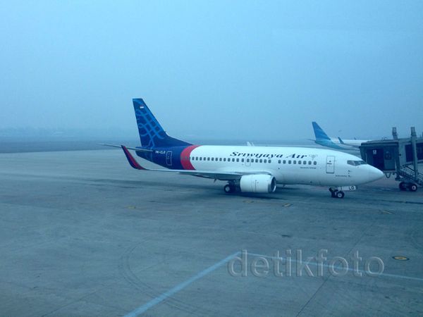 Bandara Sultan Mahmud Badaruddin II Masih Diselimuti Asap