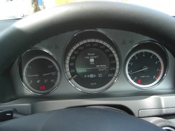 Mengenal Berbagai Fungsi di Multi Information Display Mobil