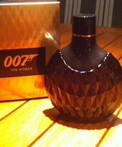 James Bond Fragrances Luncurkan Parfum Misterius untuk Wanita