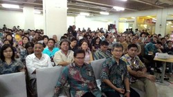 Di Depan Bea Cukai, Pedagang: Barang Ilegal Kok Bisa Keluar dari Pelabuhan?