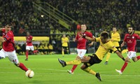 Keempat gol Dortmund pada laga tersebut dicetak oleh Marco Reus (28'), Pierre-Emerick Aubameyang (45'), gol bunuh diri Sergei Zenjov (67'), dan Henrikh Mkhitaryan (70'). REUTERS/Ina Fassbender.