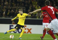 Marco Reus membuka pesta gol Dortmund. REUTERS/Ina Fassbender.