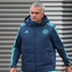 Tonton Chelsea di Mana, Mourinho?