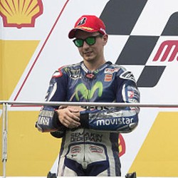 Acungkan Jempol ke Bawah pada Rossi di Sepang, Lorenzo Minta Maaf