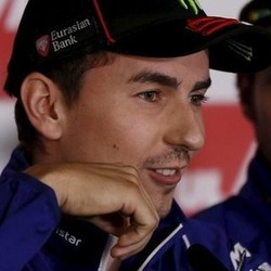 Tak Harmonis dengan Rossi, Lorenzo Tetap Ingin Selamanya Yamaha