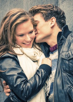 7 Kalimat Romantis Selain I Love You yang Juga Perlu Dikatakan Pada Pasangan