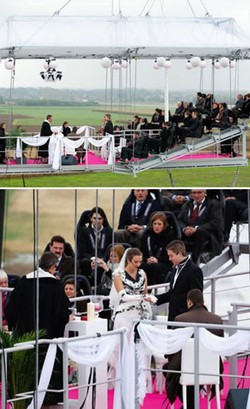 4 Pernikahan Unik: Pengantin Tanpa Busana Hingga Menikah di Tangki Hiu