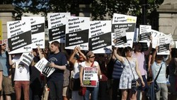 Protes Hukum Aborsi, Perempuan Irlandia Berkicau tentang Menstruasi