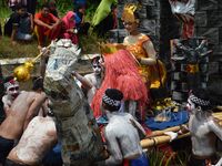 Peragaan Busana di Sungai