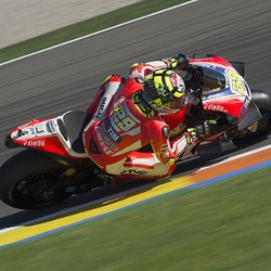 Ketatnya Latihan Ketiga: Iannone Tercepat, Rossi Kedua, Lorenzo Kelima