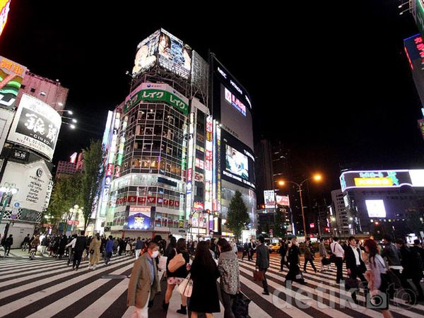Warna-Warni Kehidupan Malam di Shinjuku Jepang