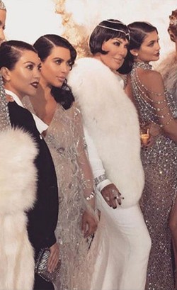 Ulang Tahun Kris Jenner, Kardashian Bersaudara Tampil ala Film Great Gatsby