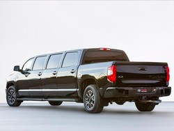 Gokil, Pikap Toyota Diubah Jadi Limousin 8 Pintu