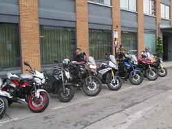 Menjajal Motor Triumph, Menantang Udara Dingin Inggris