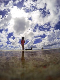 Bersantai dibawah langit Derawan