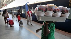 Kereta di India Tak Akan Lagi Suguhkan Makanan
