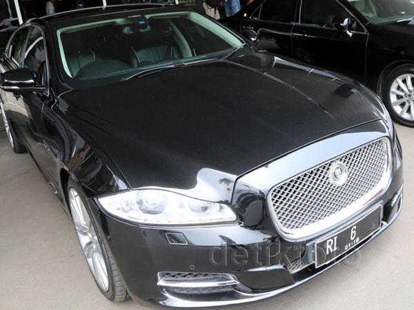 Mobil Jaguar Berpelat RI-6 Bikin Heboh DPR