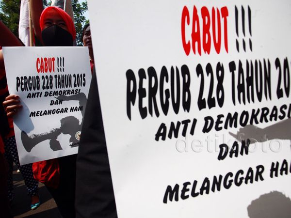 Aksi Tolak Pergub DKI 228