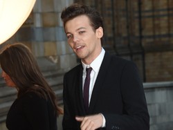 Directioners Heboh Video Seks Mirip Cewek yang Hamil Anak Louis Tomlinson