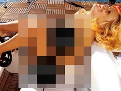 Sembuh dari Hepatitis C, Pamela Anderson Tampil Tanpa Busana